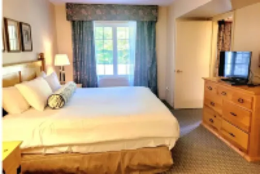 A lovely two-bedroom condo in Carriage Hills sleeps 8 persons