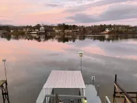 BEAUTIFUL LAKE HAMILTON COTTAGE - GREAT LOCATION, GREAT VIEWS - ADORABLE  3BD/3B - Wifi