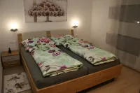 Residence Weinberg 8, modern vacation apartment with a little something extra Hotels in Nals