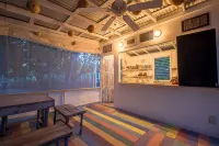 Jungle ambiance, comfortable chic room