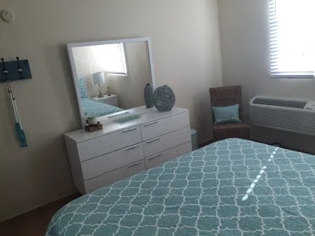 Ocean view penthouse, beach access. Beautiful private rooftop apartment