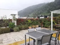 Apartment with terrace, sea and mountain views Hotels in 