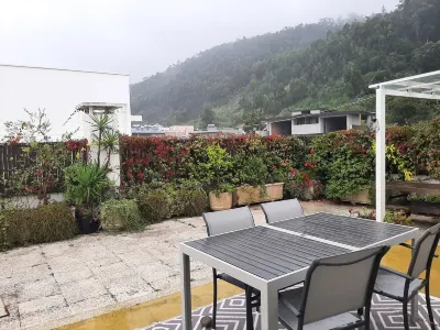 Apartment with terrace, sea and mountain views Hotel a 