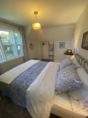Registered Historic Edwardian Carriage House. Close to Katy's Cove.Pet Friendly.