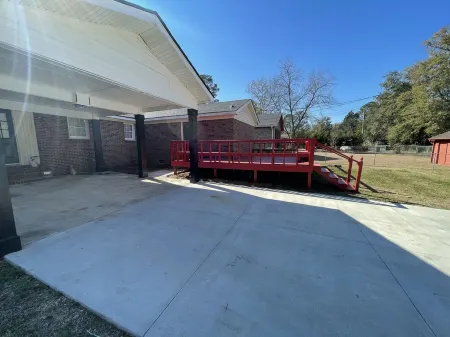 Cozy 4 bedroom House 2.5 bath Отели рядом с достопримечательностью «Flint RiverQuarium»