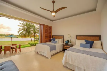 Ground-Floor Family Oasis with Double-Size Pool, Lake View & 4 Spacious Bedrooms Отели рядом с достопримечательностью «Playa punta mita»