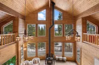 Red Fox Luxury Lodge - Gorgeous Views of Lake Cle Elum - Hot Tub - Game Room