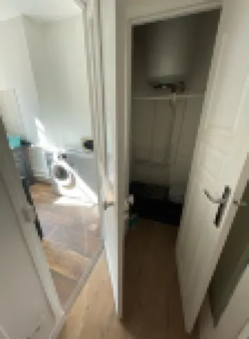 Calm & Fully furnished appartment at footstep of metro :) with Netflix & Amazon!