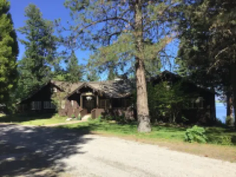 Historic Point Comfort Lodge on Upper Klamath Lake at Rocky Point