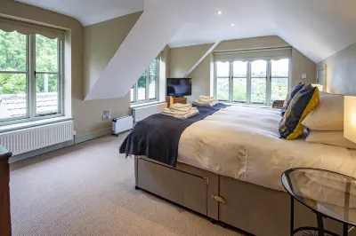Lovely Cotswolds  farm house on an award winning vineyard with stunning views Hotels in 