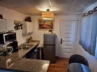 Cool Loft, King Bed, in Dolega, 10min to David/20min to Boquete. Private Parking Hotels in Dolega District