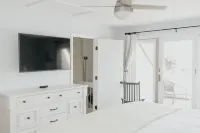 Sunset Villa Across the Street from Beach & Walk to Pool / Golf