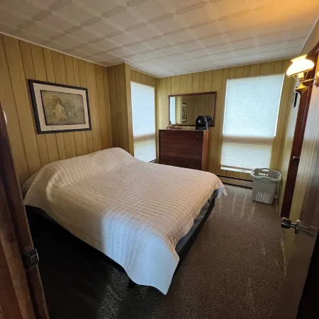 Wiseman Cottage on Hubbard Lake