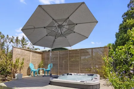 Coromandel Treasure a little hidden gem. Отели рядом с достопримечательностью «Kauri Block Track»