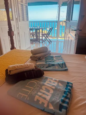 Exceptional T3 sea view apartment, 5 minutes walk from the beach! And jacuzzi Hotels in 