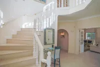 Spacious 4 bedroom villa in quiet location with sea views