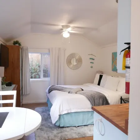 Oceanfront Studio Suite:Ocean Access, Boardwalk, Dock, BBQ, Kayaks & Crab Traps!