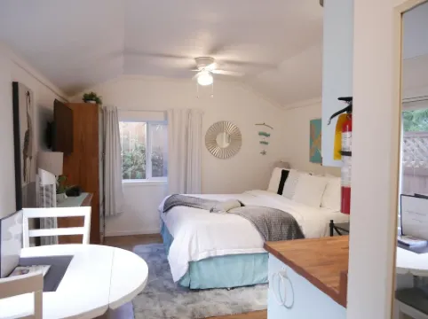 Oceanfront Studio Suite:Ocean Access, Boardwalk, Dock, BBQ, Kayaks & Crab Traps!