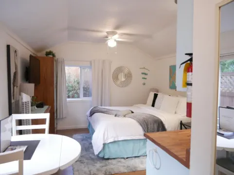 Oceanfront Studio Suite:Ocean Access, Boardwalk, Dock, BBQ, Kayaks & Crab Traps!