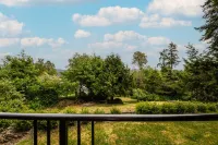 Close to Ganges. 2br 1bath apartment. Peaceful treed setting