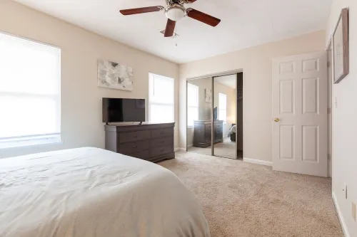 KING BD, Downtown Alpharetta, Spacious, & Renovated