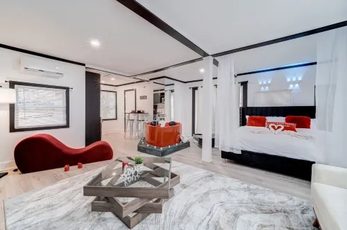 Cozy Haven: A Romantic Retreat in our Tiny House!