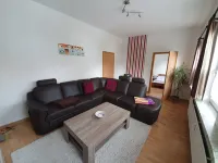 Mikes Große Fewo Hotels in HohegeiB