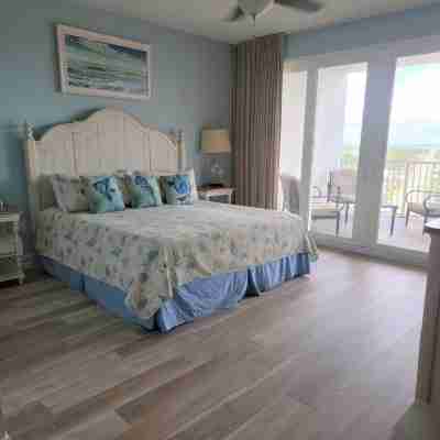 Lake Front-Private Beach Access- Golf - all within walking distance Rooms