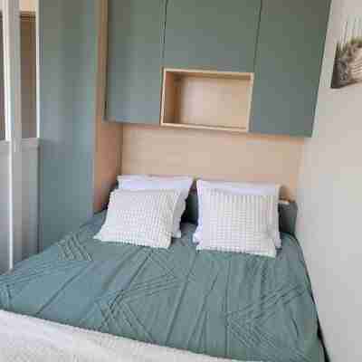 Bel appart avec parking, proche centre et plages Rooms