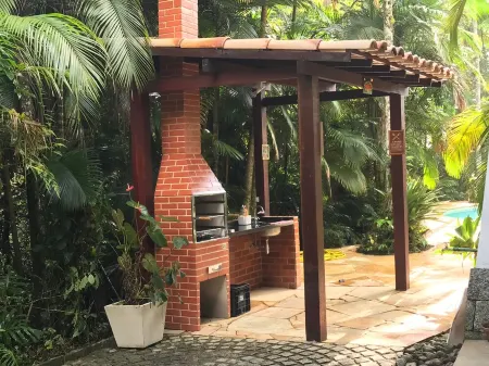 Home Season Refugio Teresopolis, surrounded by forest, environmental protection area