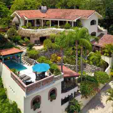 Large 1&2/BD Private Villas, Ocean Views, Lovely Pool, Ideal Location Hotel Exterior