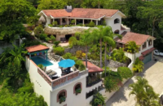 Large 1&2/BD Private Villas, Ocean Views, Lovely Pool, Ideal Location Отели в г. 