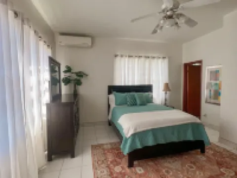 New Listing! Island Bliss • 2Br • 3 Beds • 2 Baths Hotels in Southside