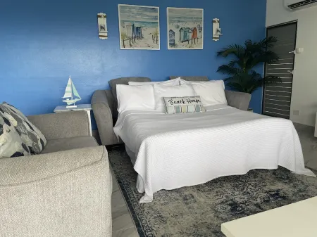 St Thomas Ocean View hide away! Отели рядом с достопримечательностью «Парк Магенс Бэй»