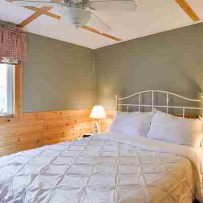 Traditional Cottage in Muskoka Lakes Bala Rooms