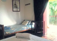 T3 Montana 2, DESHAIES, 350 m Grande Anse, 5/7 people, 2 bedrooms + living room, terrace. 住宿飯店