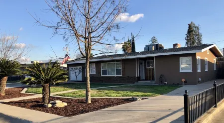 Tulare’s RARE FIND with a pool! Located in the Heart of California’s farmlands!