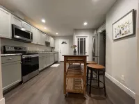 Airy Modern 2BR/2BA - Parking + Laundry + Sleep 6