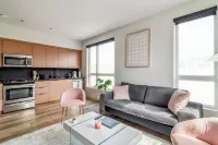 Perfect retreat in Culver City w/parking, pool, gym