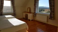 Beautiful lake side cottage in the heart of Connemara