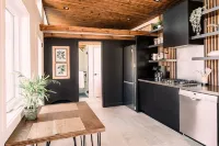 Luxury Tiny Home at the Farm - Botanical Oasis Hotels in Haldimand County