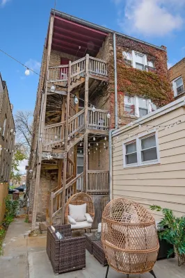 For up to 12 Spacious lovely Chicago-style 3BDR condo. Safe & quiet neighborhood Отели в г. 