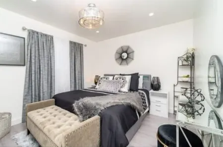 Melrose 2BR. 6 beds. Pet-Friendly. Patio+Fireplace