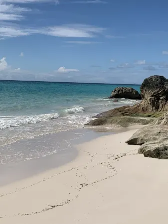 Two Bedroom with Private Dock near Golf and Beach Отели рядом с достопримечательностью «Маяк Гиббс-Хилл»