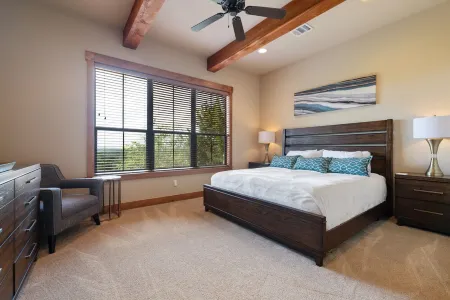 Pickleball & Resort Style Pool - Lake Travis Hill Country Luxury Cabin @ Hollows