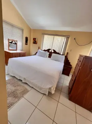 Cozy 3 Bedroom Suburb. Stay  호텔