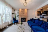 Boutique Home By The Falls