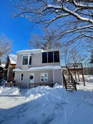 Chalet at the foot of the slopes Ski IN/Ski OUT