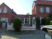 Moly 2 accommodation with garden