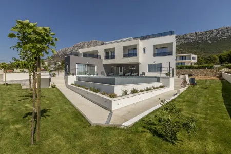Luxurious Villa "Meri" Отели в г. Opcina Kastela